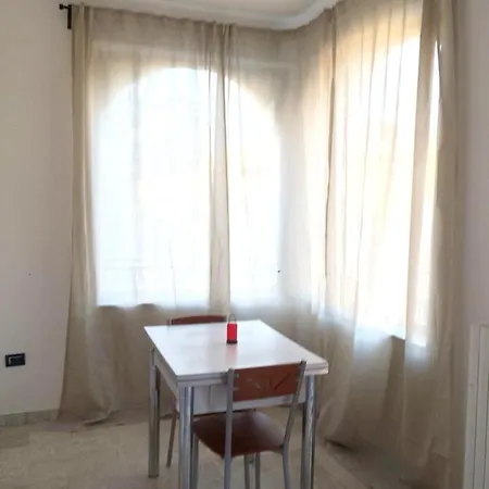 With 2 Bedrooms In With Balcony 50 M From The Beach *